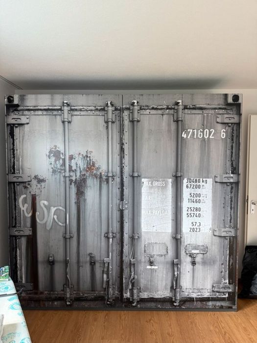 Dulap haine cu un model deosebit, ideal pt chirii