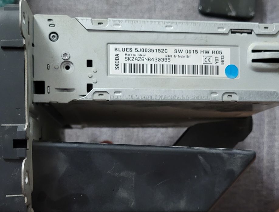 Продам магнитолу оригинал шкода рапид