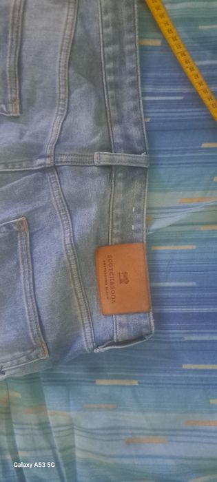 Къси дънкови панталони над коляното