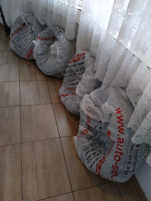 Vând set  anvelope vara Continental