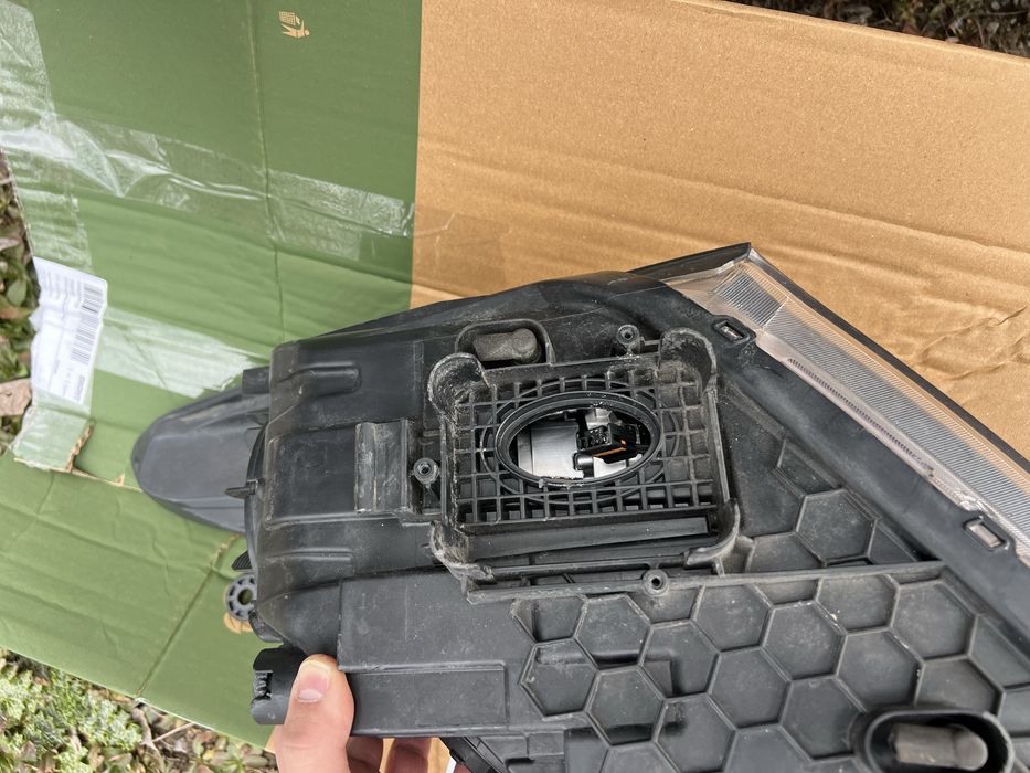 Hyundai Santa Fe - десен фар