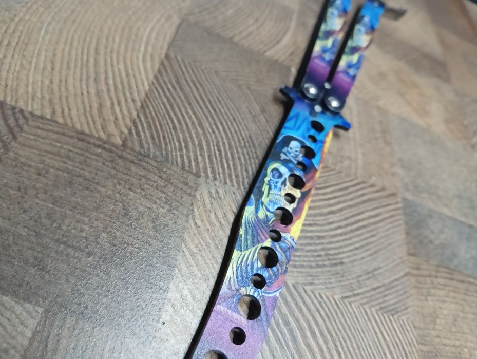 Илюстриран нож пеперуда