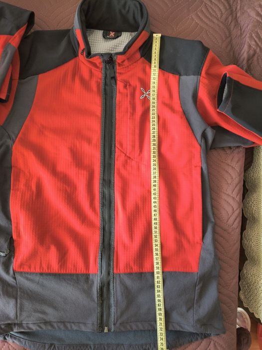 Продавам мъжко туристическо яке