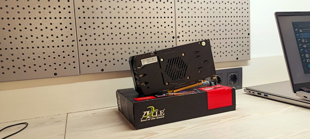Продаю Видеокарту Rx580 на 8Gb 2048sp в хорошем состоя ний