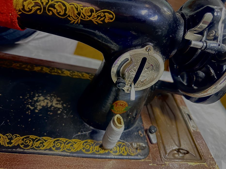 Продам швейную машинку