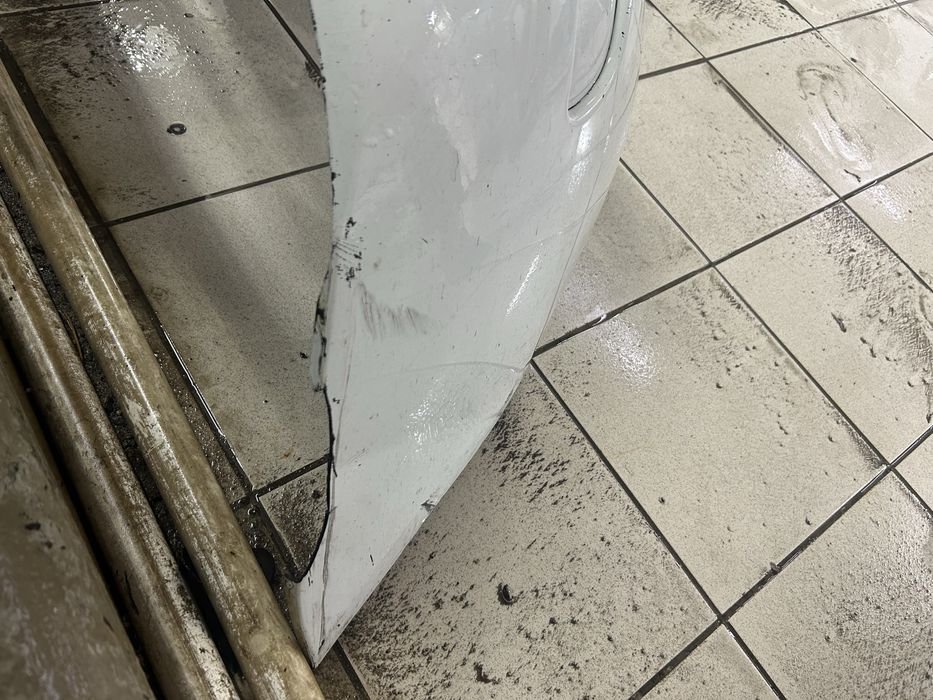 Продам бампер приора белое облако