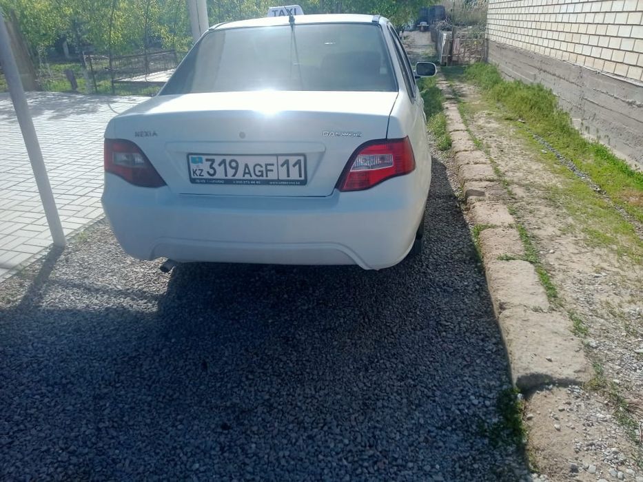 Продам автомобиль ДЭУ Нексия 2013