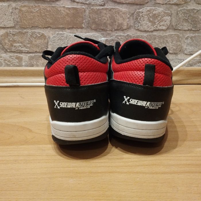 Pantofi / adidași HEELYS cu roți mărimea 39