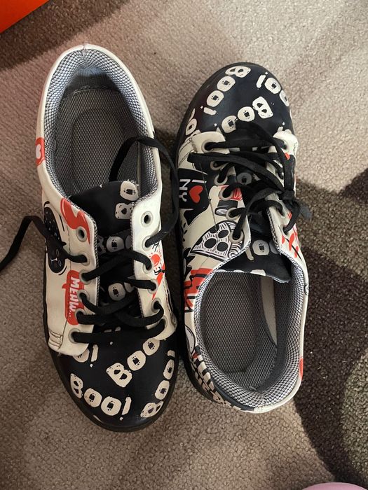 Цветни обувки. Номер 38.