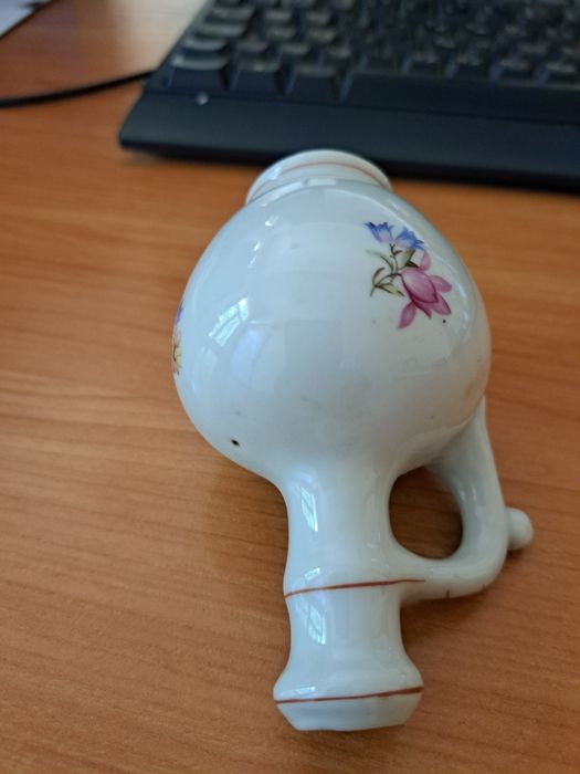Порцеланова стомничка!