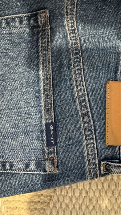 Изчистени дънки Gant