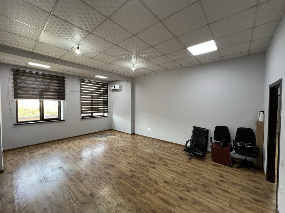 Аренда под офис ул. Шота Руставели, недалеко мост Узгариш 30м2 1 линия