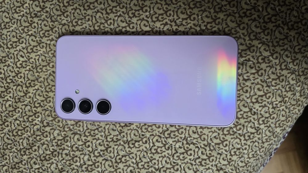 Телефон Самсунг А35