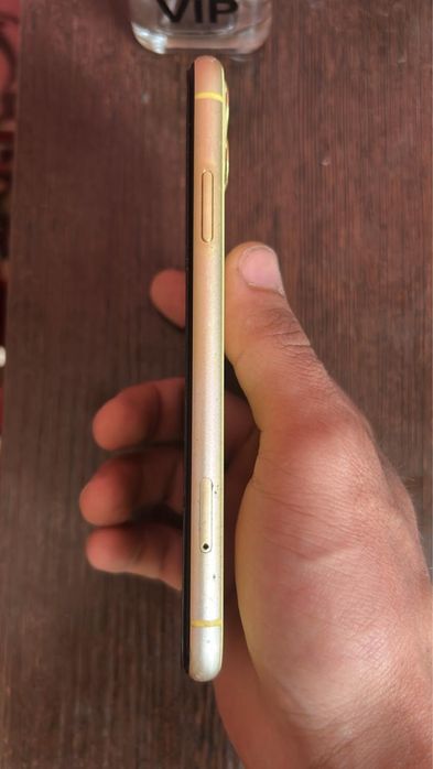 Продам iPhone 11  , 64г