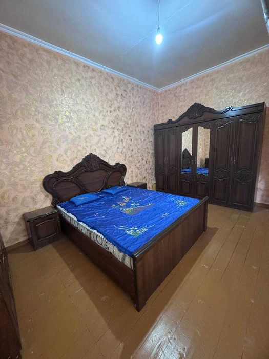 Qorako‘l Akademik Litsey oldida uy sotiladi