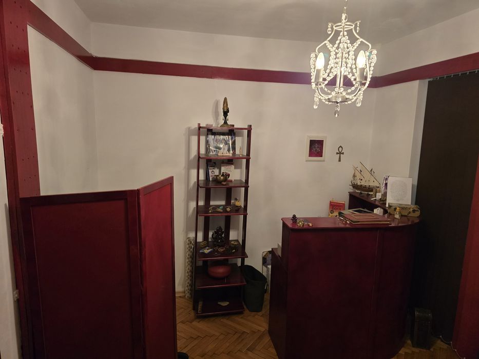 Ъглов бар с шкаф и параван