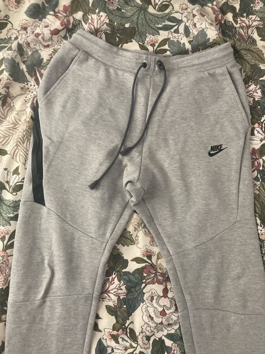 Pantaloni nike tech
