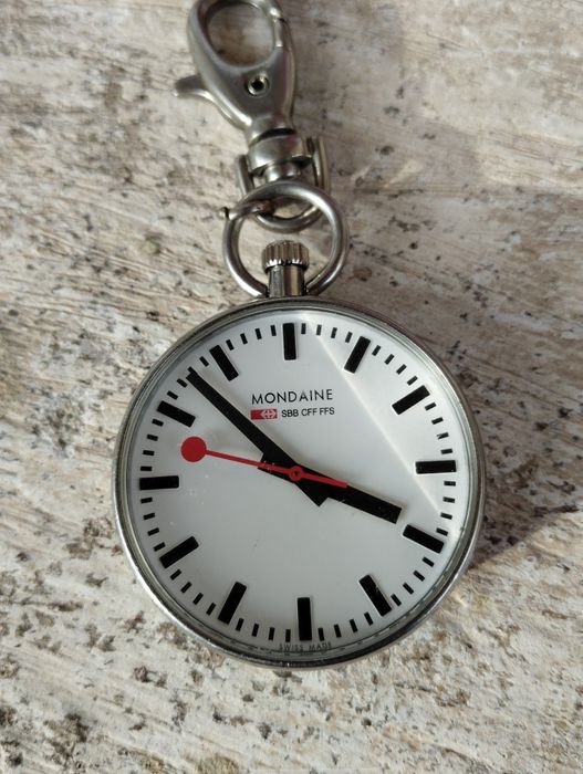 Швейцарски часовник Mondaine