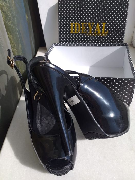 Обувь и вечерние платья