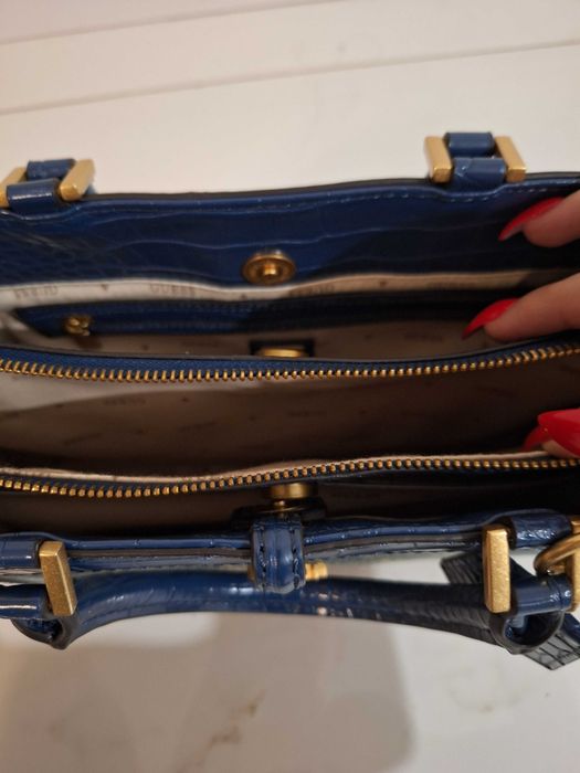 Дамска чанта Guess