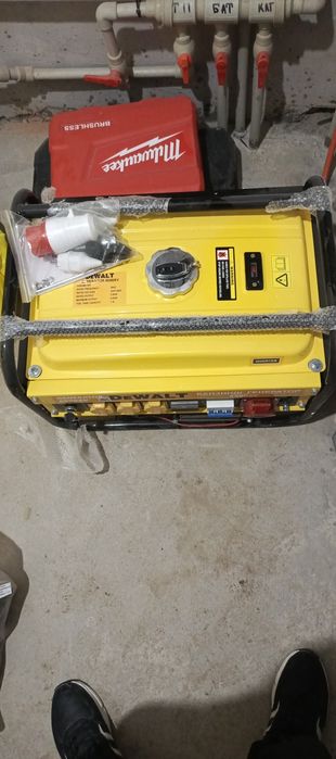 Генератор Dewalt
