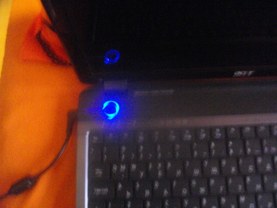 15,6" ACER Aspire 5536-Лаптоп-Отличен-RAM 4GB/HD 320GB/AMD Dual 2,1GHz