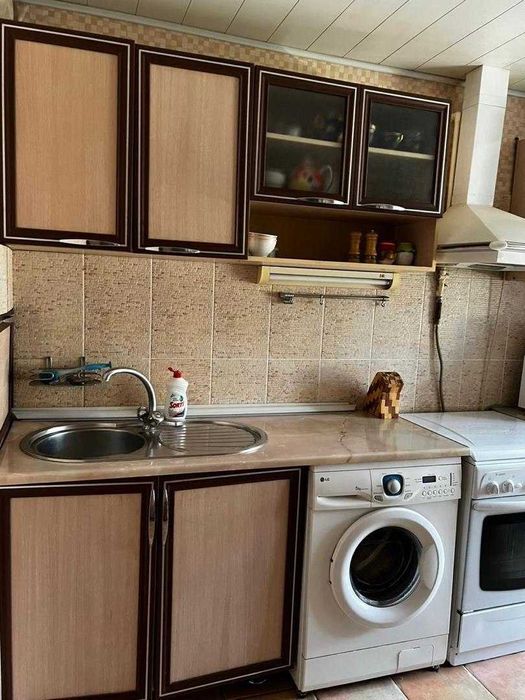 квартира ЯНГИ БОЗОР 3-ком в центре г. Навои, 3 этаж. Ул. Жасорат 10