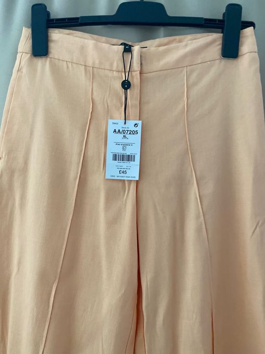 Pantaloni in 57%, Emma Willis