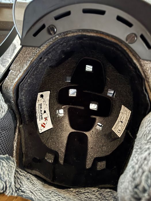 Каска Sаlomon с вградена аудио система слушалки