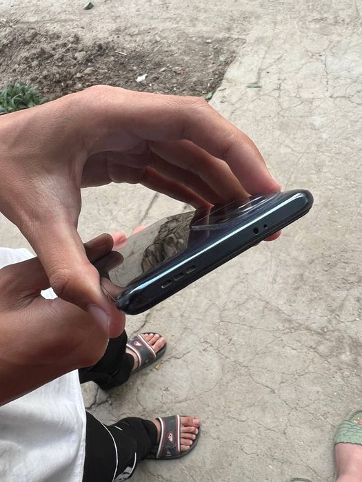 Redmi not 10s
Xotira 6/64
Kar dak yuq 
Telga javob 
Aybi yuq xolati id