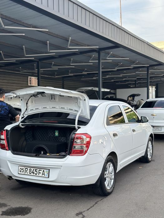 2020-yil 404000km Kraska kapot Ong krilo Ong eshik xadavoy yaxshi