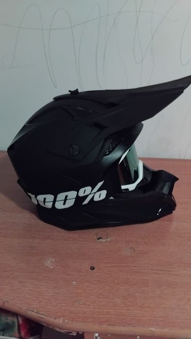 Vând cască enduro!!