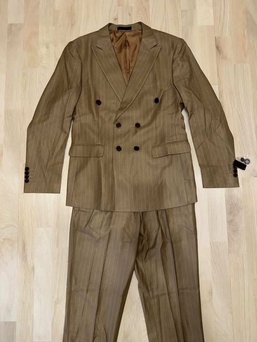 Чисто Нов Костюм