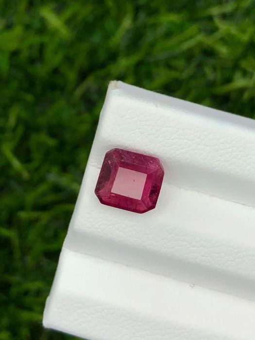 Турмалин Рубелит със сертификат AIG