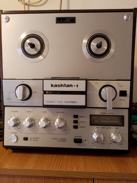 Vând magnetofoane majak 205  203. Kashtan 1 analog  kashtan  clasic negru curate piese noi recondiționate pentru amatori audiție și aspect 10 din 10