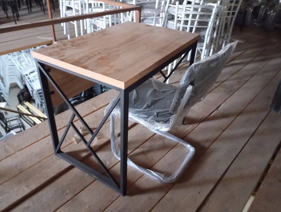 Парта. 600.000 имеются зал ожиданий диван. стулья. скамейки