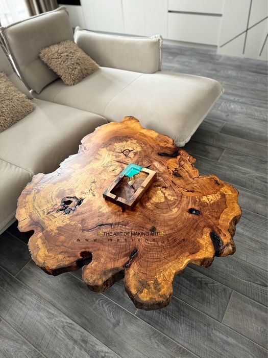 Холна маса от естествено дърво