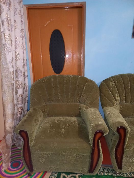 Диван с двумя креслами