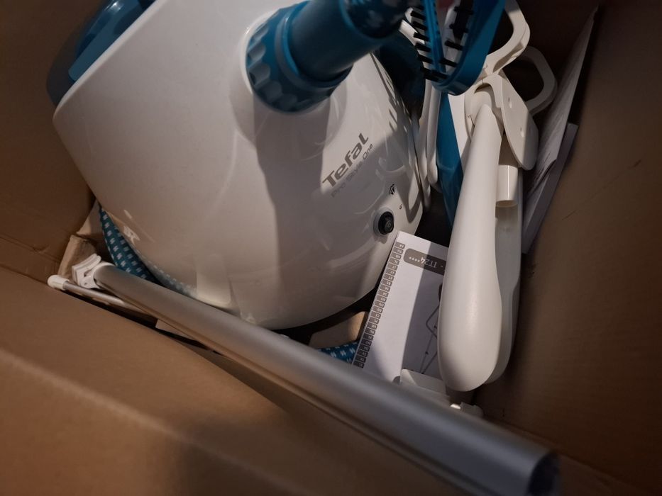 Aparat de calcat vertical Tefal,produs nou,in cutie