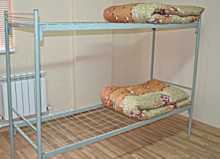 Двухъярусная металлическая кровать