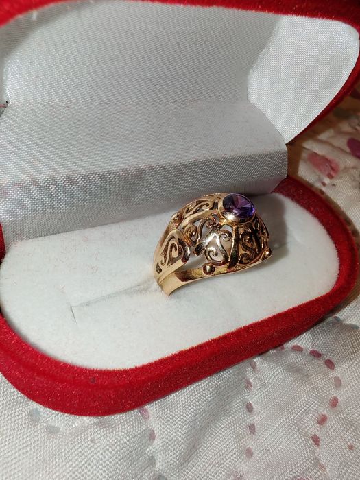 Златен дамски пръстен