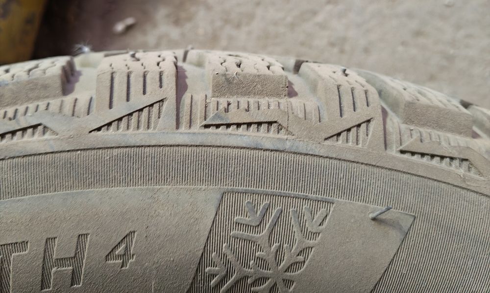 Продам зимние шины MICHELIN.
