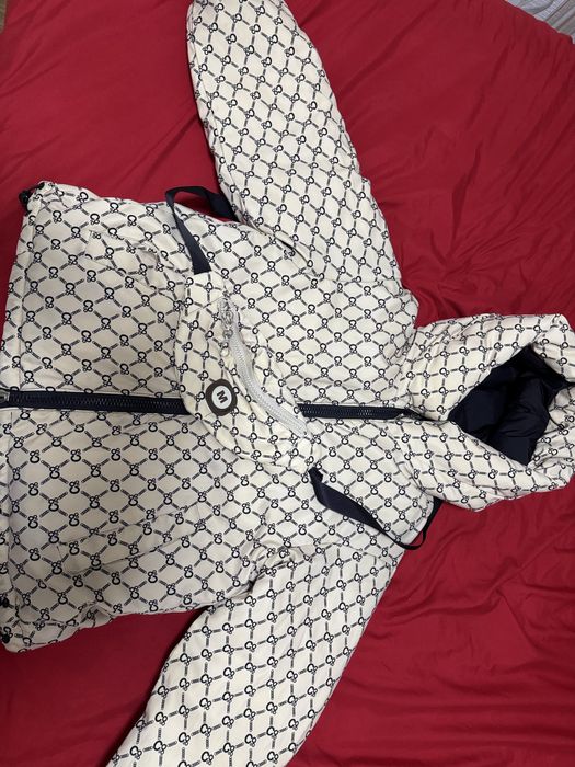 Продам куртку на девочку.