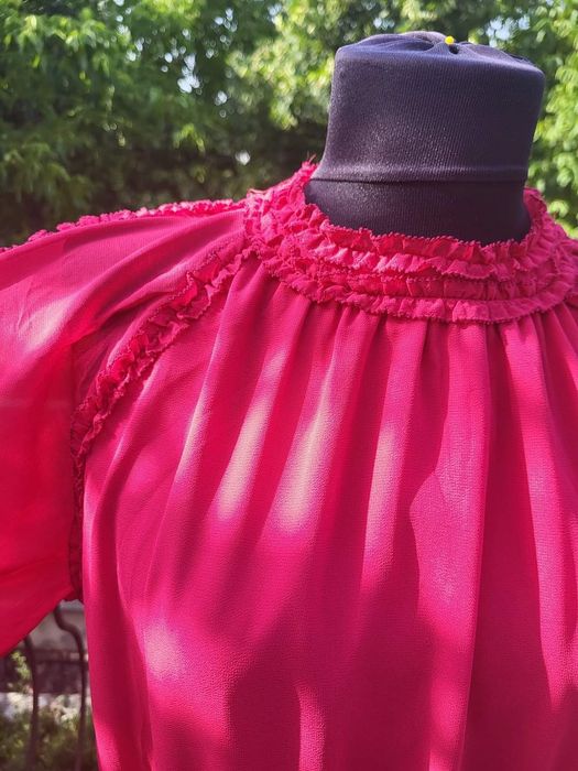 Rochie vaporoasa roz fucsia