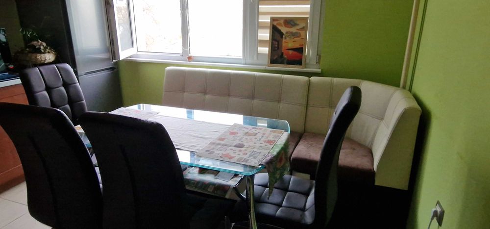 Стъклена трапезна маса с четири стола