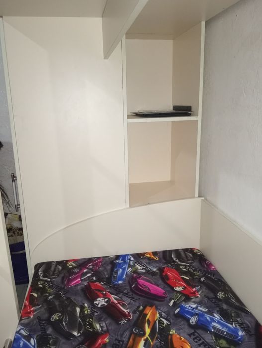 Двуспальная кровать