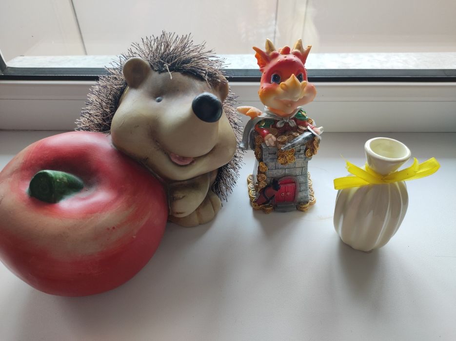 Две копилки и маленькая вазочка