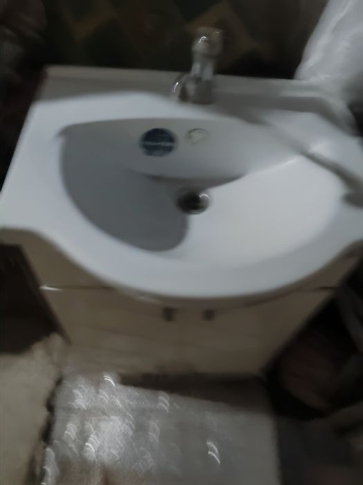 Продам корнитур для ванной.