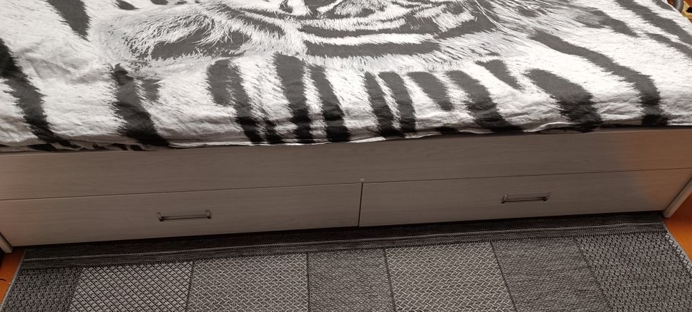 Двухспальная кровать