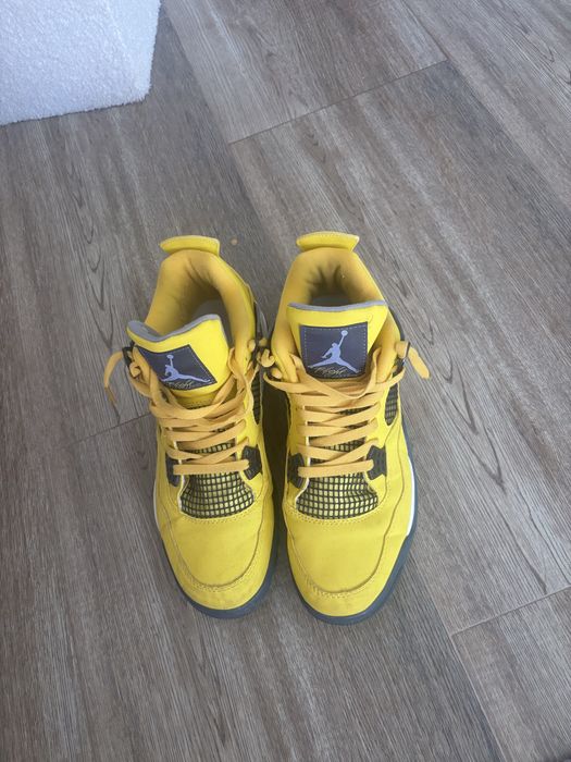 Jordan 4 lighting